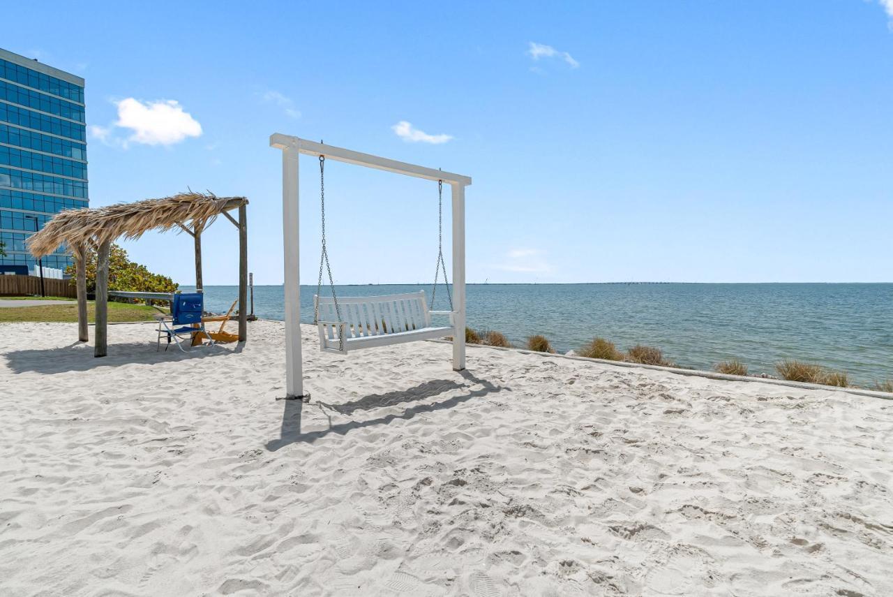 Bay Views From Your Balcony Beach Resort Tampa Exterior photo