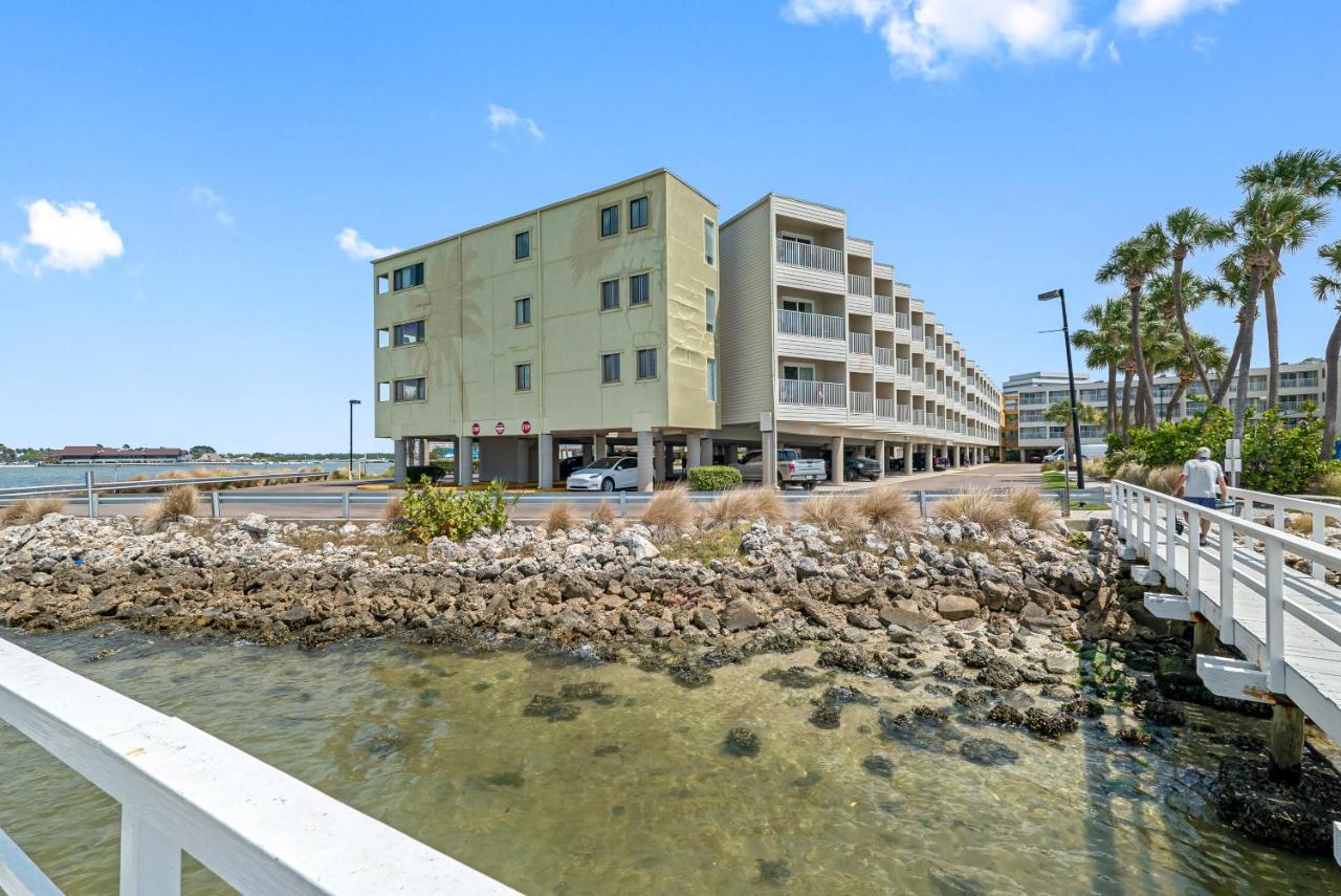 Bay Views From Your Balcony Beach Resort Tampa Exterior photo